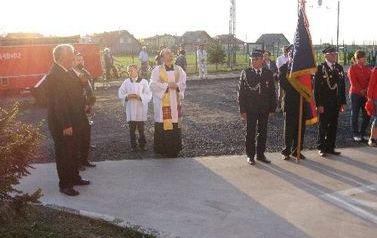 Poświęcenie figury św. Floriana przy Garażu OSP w Doruchowie 1